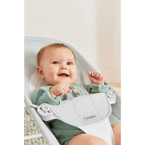 BabyBjörn Babywippe Balance Soft, Netzstoff, Silber/Weiß