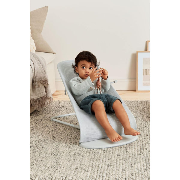 BabyBjörn Babywippe Balance Soft, Netzstoff, Silber/Weiß