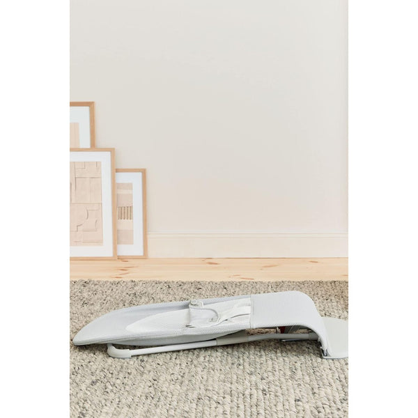 BabyBjörn Babywippe Balance Soft, Netzstoff, Silber/Weiß