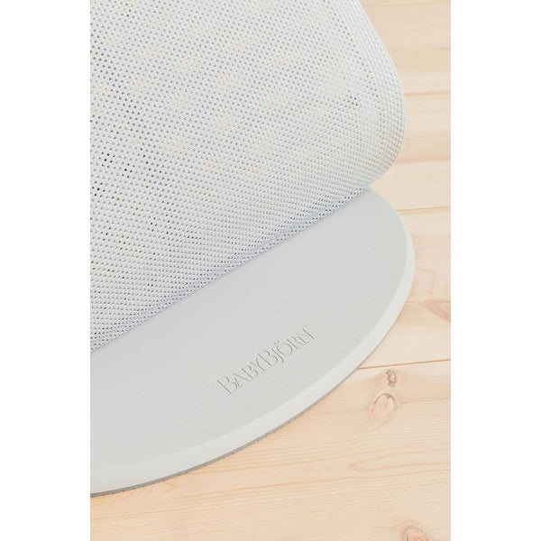 BabyBjörn Babywippe Balance Soft, Netzstoff, Silber/Weiß