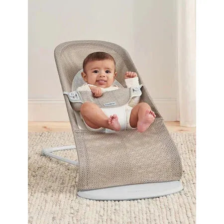 BabyBjörn Bouncer Balance Soft, hellgrauer Rahmen, Mesh, Graubeige/Weiß