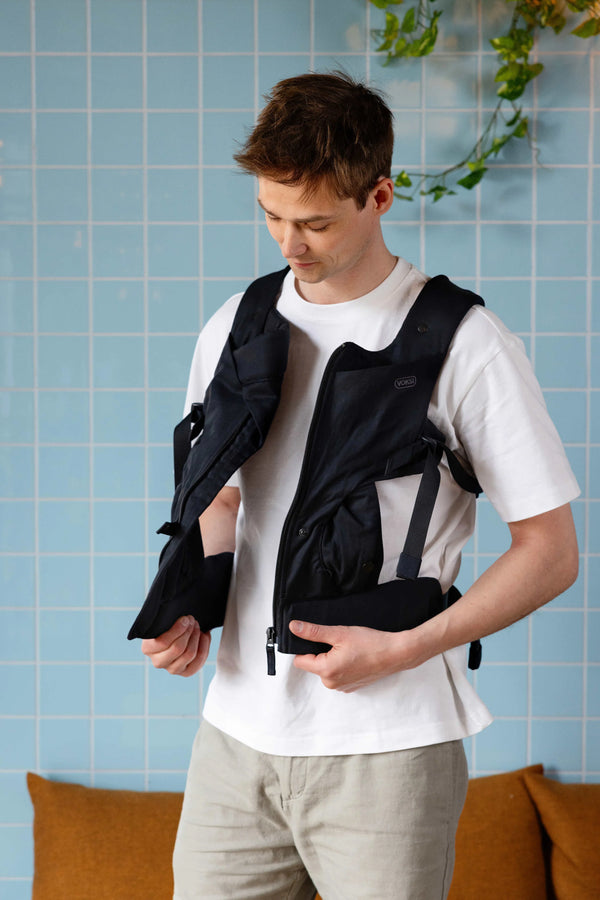 Voski Huddle – Babytrage mit Reißverschluss Black