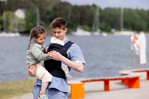 Voski Huddle – Babytrage mit Reißverschluss Black