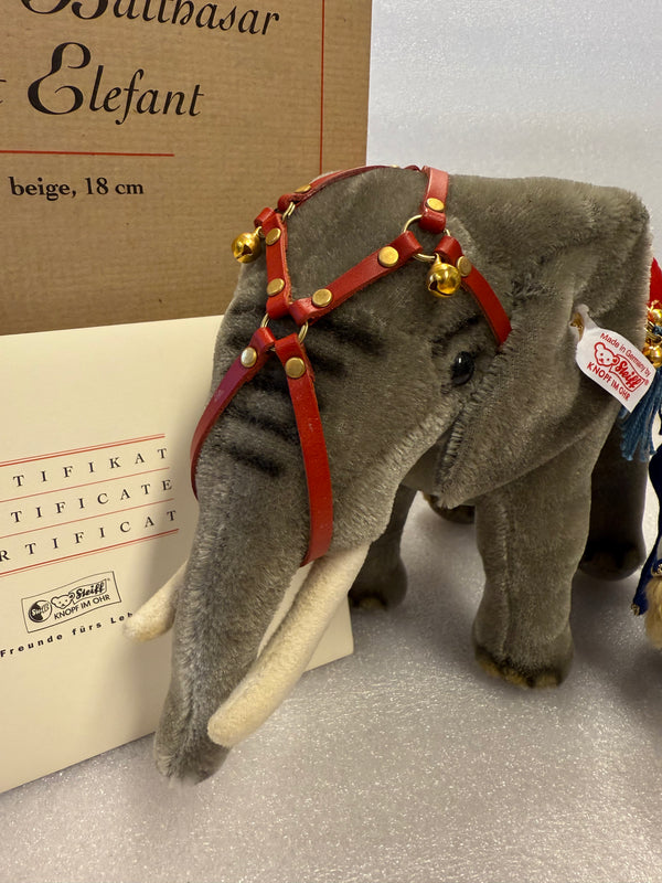 Steiff Teddybär King Balthazar with an elephant