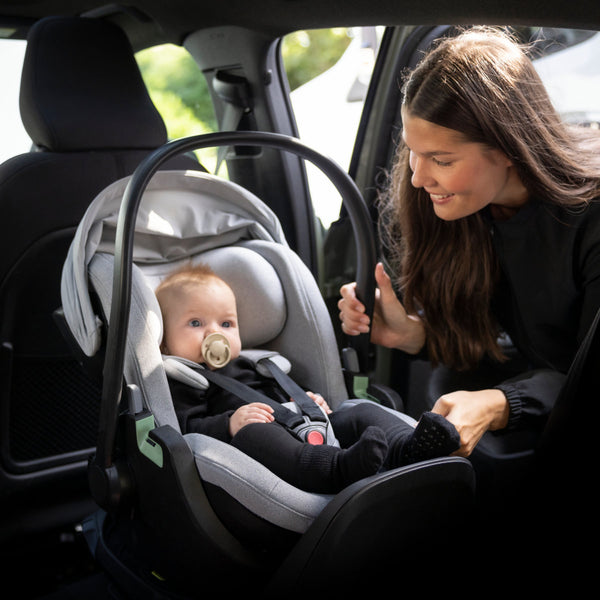 Thule Maple i-Size Babyschale Black