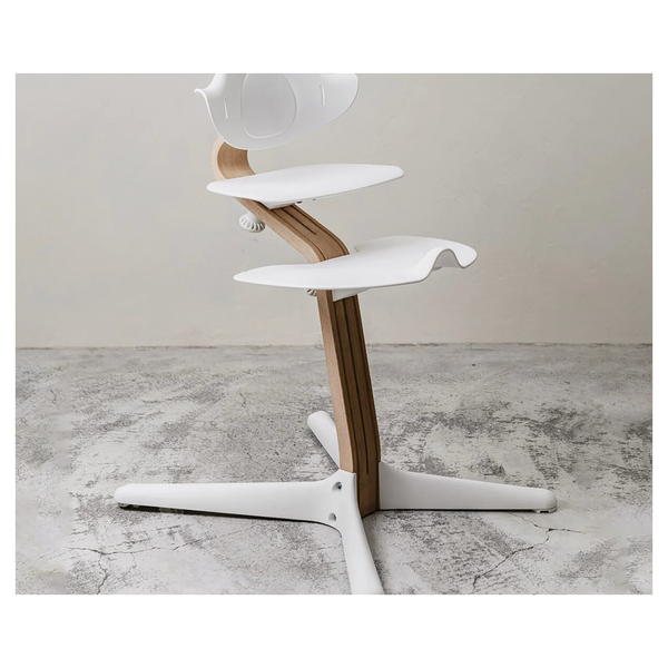 Stokke® Nomi® Stuhl Oak / White + Babyset gratis