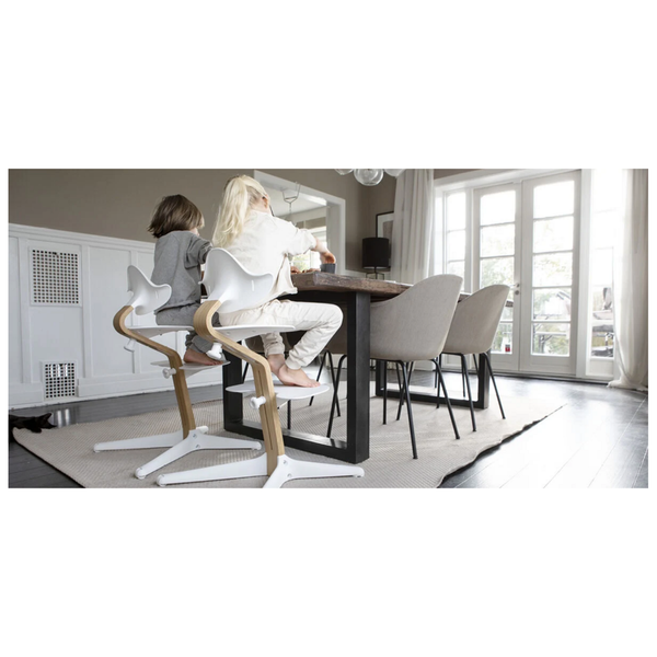 Stokke® Nomi® Stuhl Walnuss / Grey + Babyset gratis