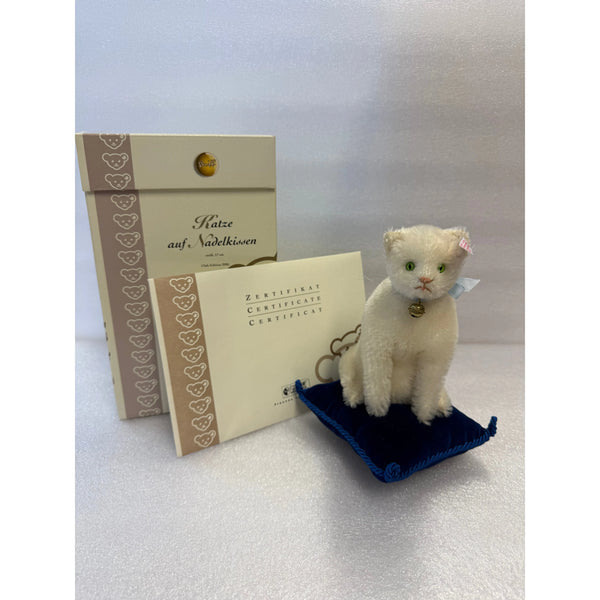 Steiff Katze auf Nadelkissen