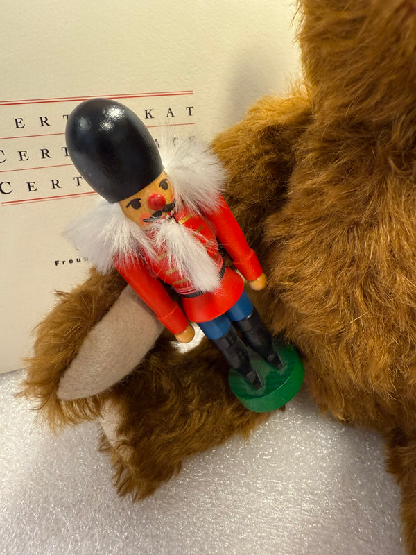 Steiff Teddybär Nussknacker 2002