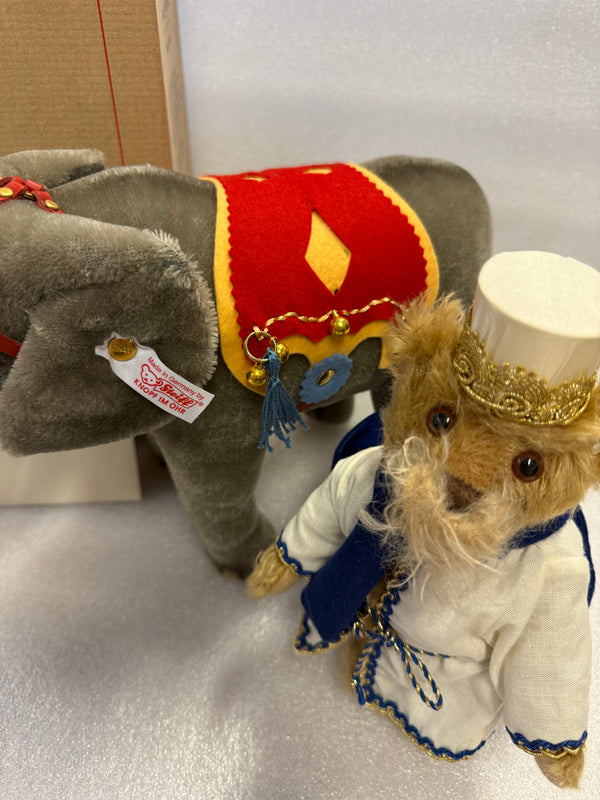 Steiff Teddybär King Balthazar with an elephant