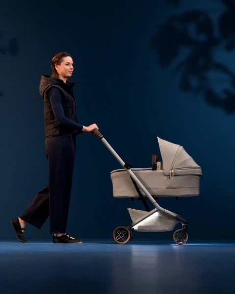 Maxi Cosi Fame Cabin + Babywanne Sapphire Sand