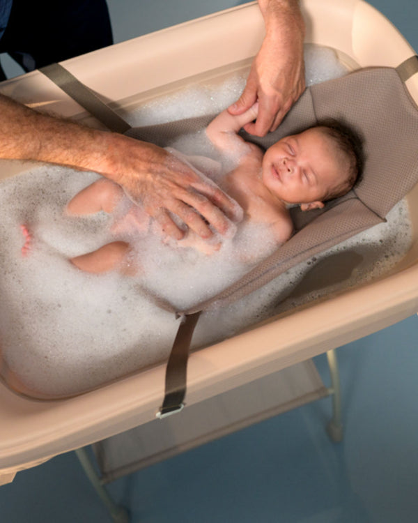 Maxi Cosi Indigo Plus Babybadewanne mit Neugeboreneneinsatz Sage Green